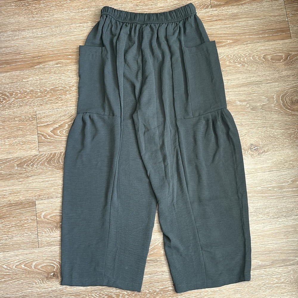 new! Flygo gray loose/drapey wide leg flowy pants with cargo pockets, size small - Picture 6 of 9